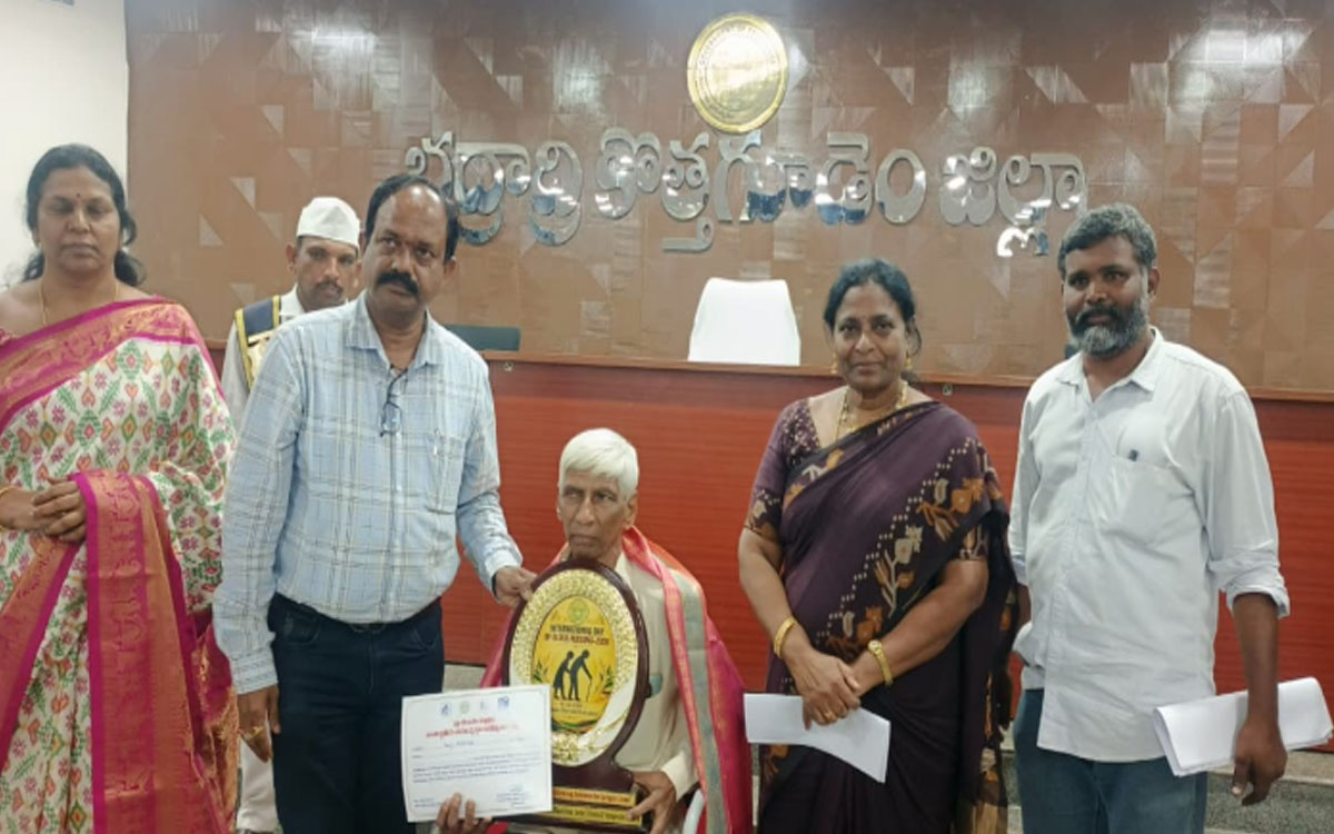 మొక్కల వెంకటయ్యకు సత్కారం