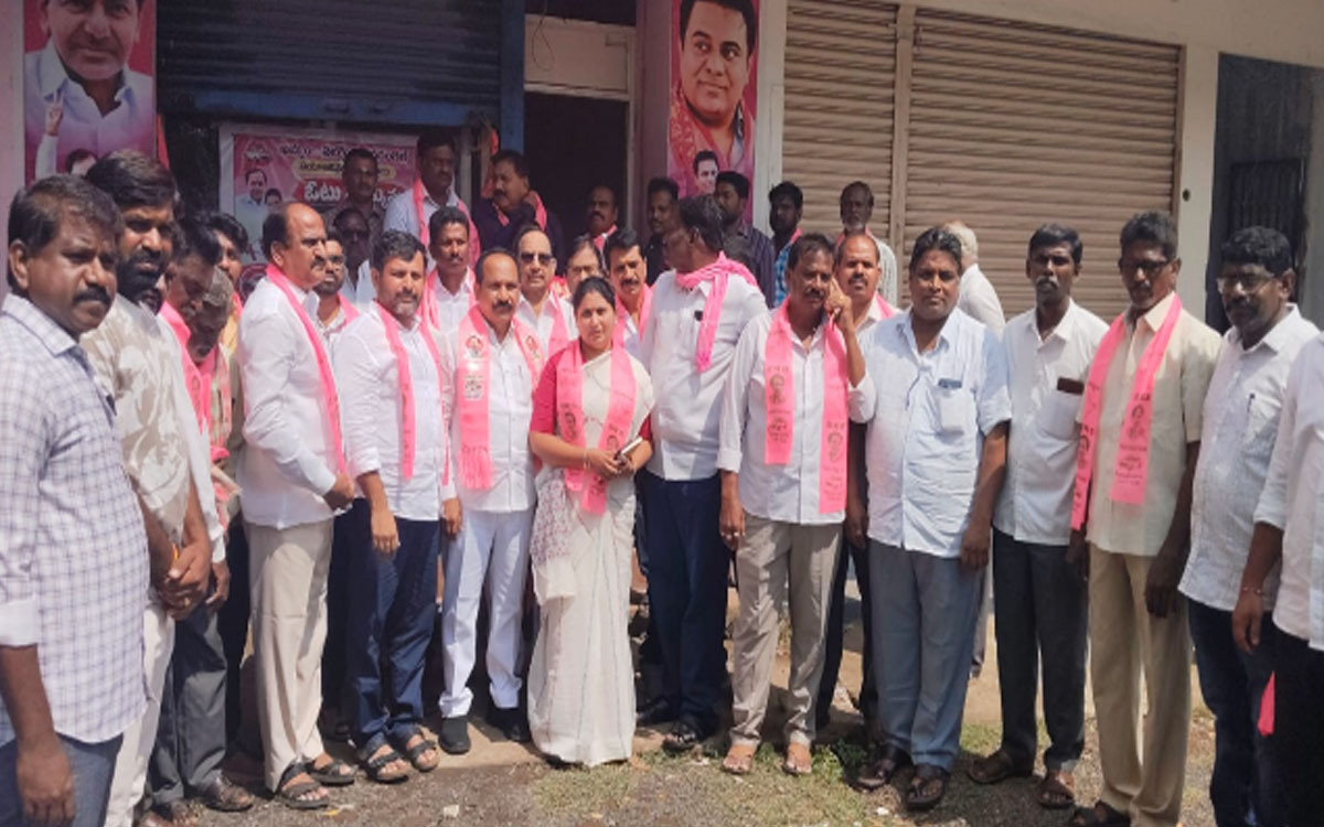 కాంగ్రెస్ స‌ర్కార్‌కు గ్రాడ్యూయేట్లు బుద్ధి చెప్పాలి : తక్కెళ్ల‌పల్లి రవీందర్ రావు
