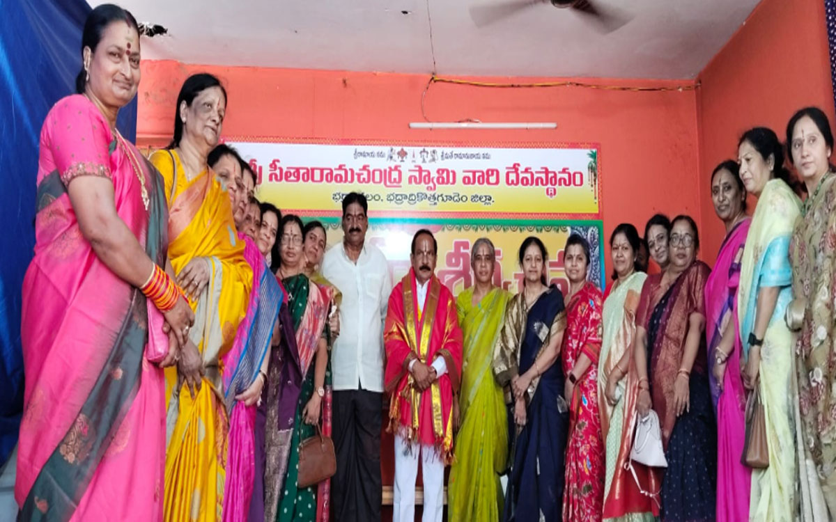 ‘భ‌ధ్రాచ‌లం ఆలయ పునర్నిర్మాణ నమూనా, బడ్జెట్‌ వివరాలను బహిర్గతం చేయాలి’