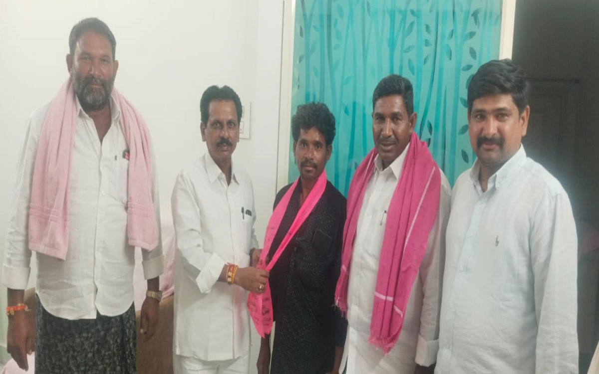 ప్రజలకు ముఖం చాటేస్తున్న కాంగ్రెస్ ప్రభుత్వం : మాజీ ఎమ్మెల్యే రమావత్ రవీంద్ర కుమార్