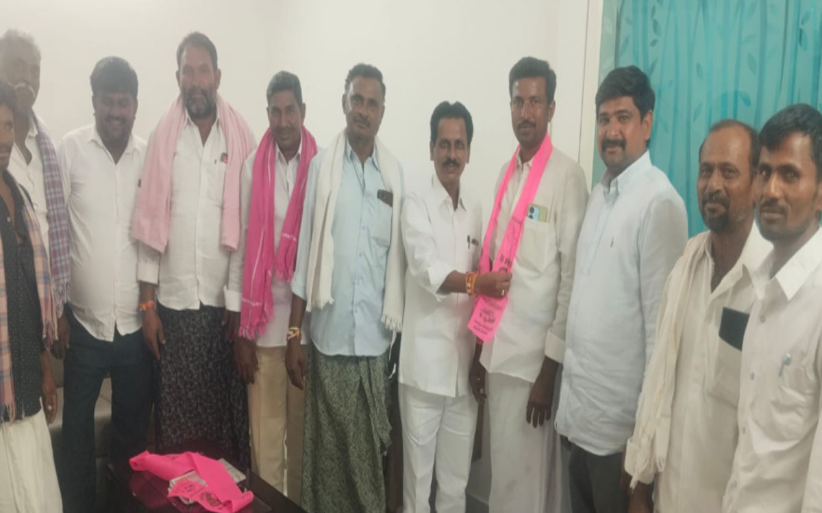 ప్రజలకు ముఖం చాటేస్తున్న కాంగ్రెస్ ప్రభుత్వం : మాజీ ఎమ్మెల్యే రమావత్ రవీంద్ర కుమార్