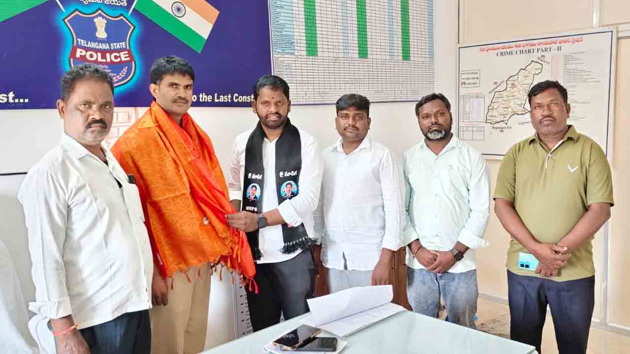 రాయపోల్‌ నూతన ఎస్‌ఐకి ఘన సన్మానం!
