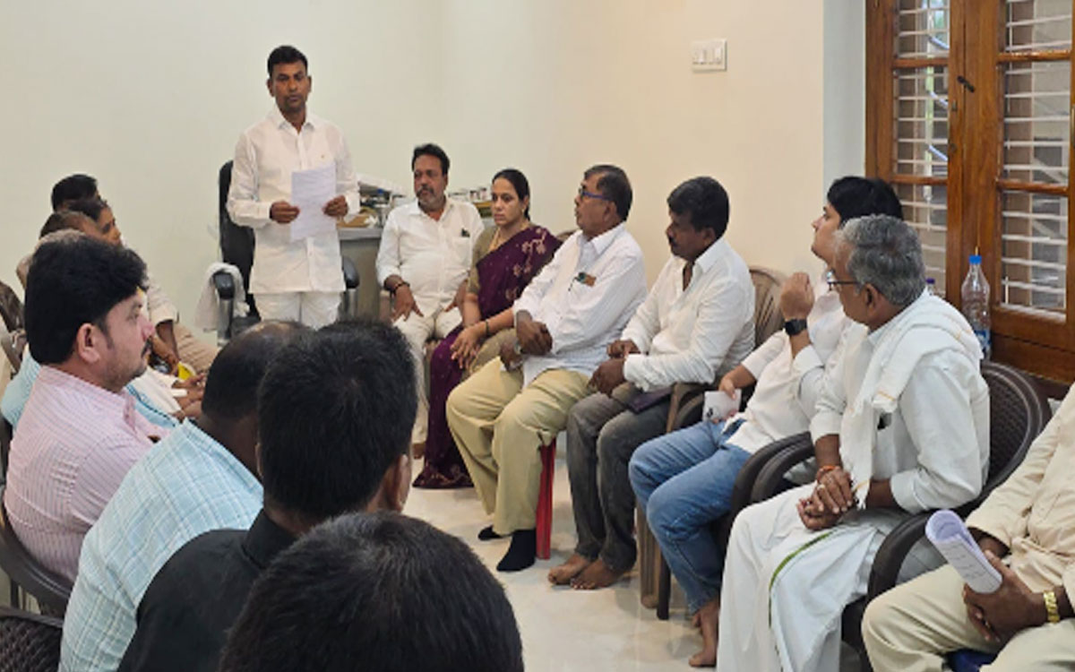 ‘అన్నివర్గాలను అంధకారంలోకి నెట్టిన రేవంత్ సర్కార్’