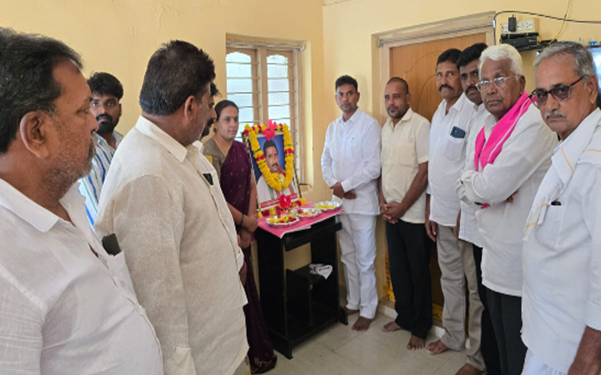 పలు కుటుంబాలకు రేగా, దిండిగల పరామర్శ