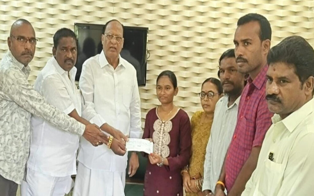 నోముల రిషితకు రూ.55 వేల ఆర్థిక సాయం