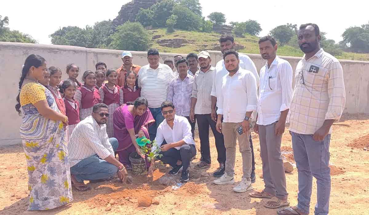 Kalvasrirampur | పర్యావరణ పరిరక్షణ కోసం మొక్కలు నాటాలి