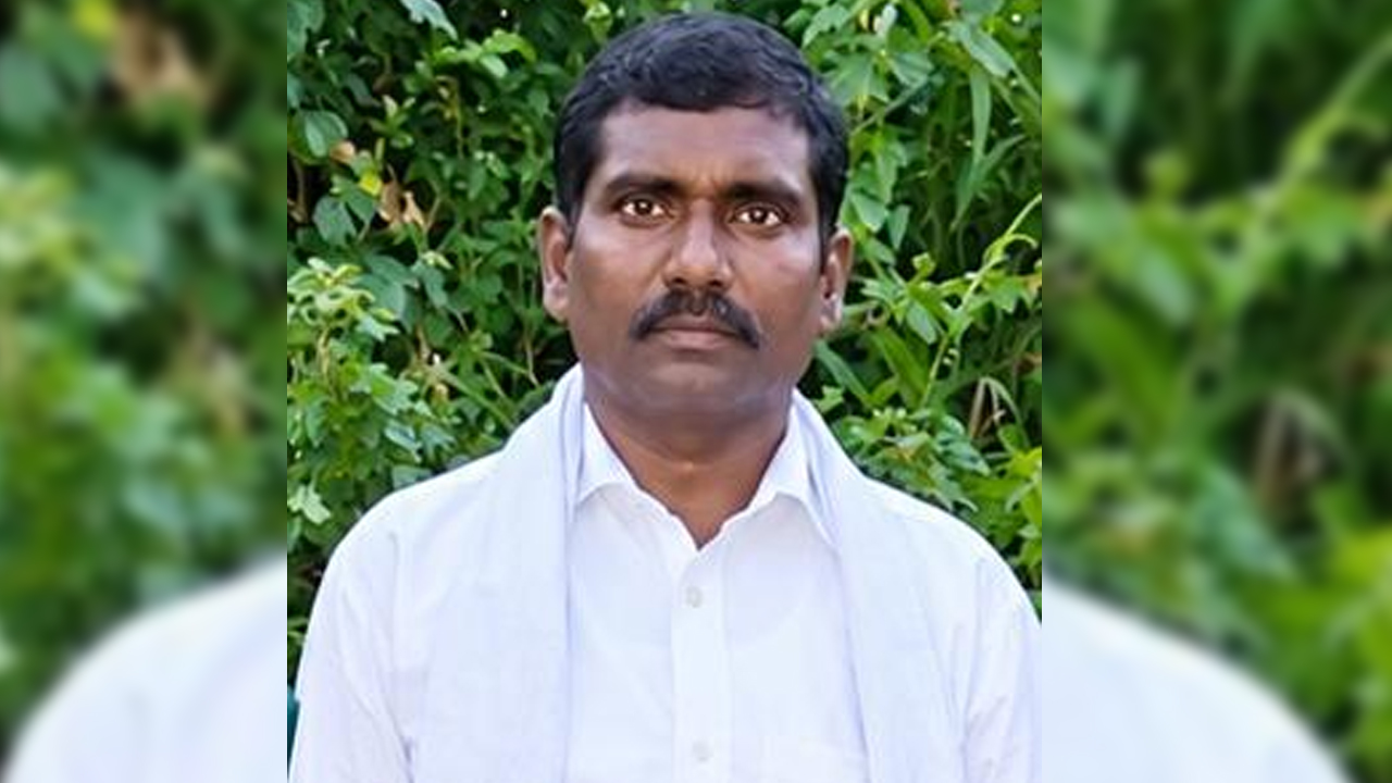 ట్రాక్టర్‌ టైరు కిందపడి వ్యక్తి దుర్మరణం.. మెదక్ జిల్లాలో విషాదం