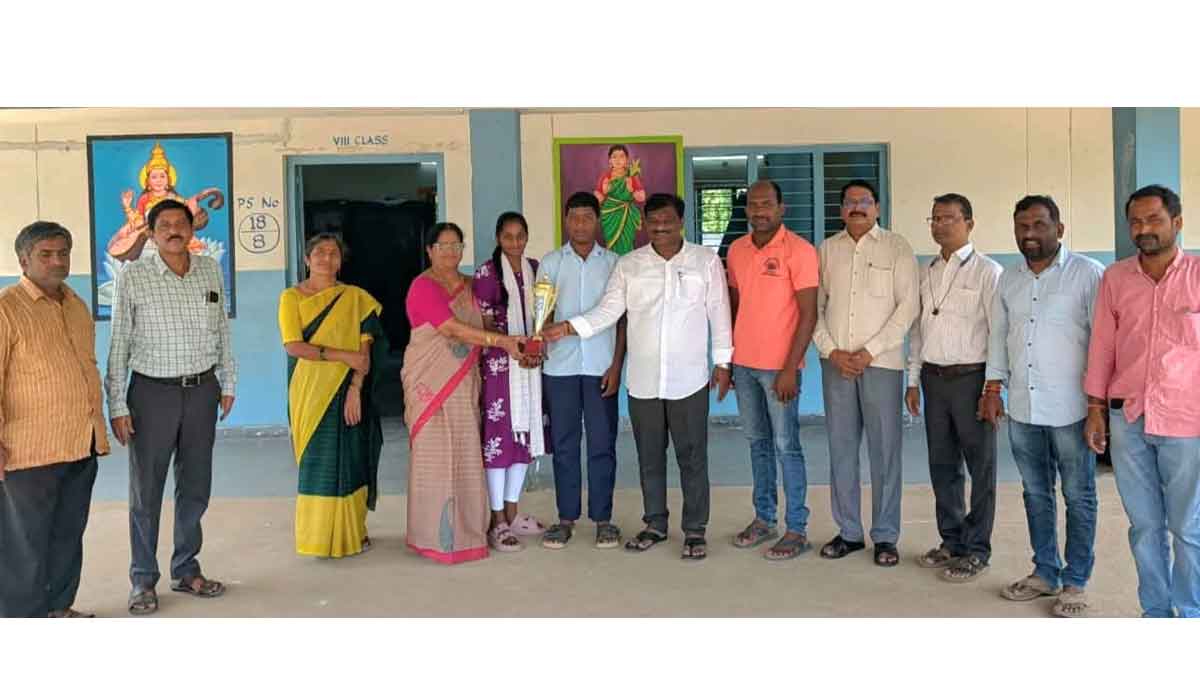 Odela | రాష్ట్రస్థాయి కబడ్డీ పోటీలకు ఎంపికైన విద్యార్థులను అభినందించిన సర్పంచ్