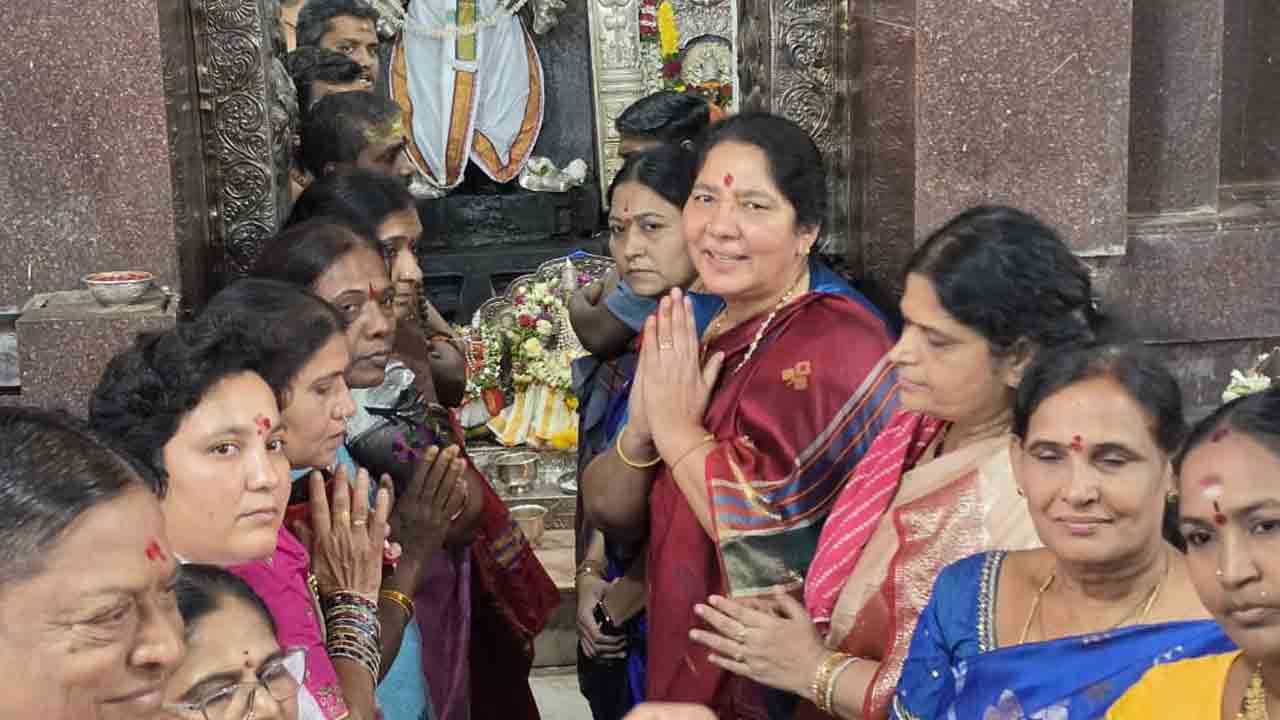 Kuravi | వీరన్న సన్నిధిలో బీఆర్ఎస్ మహిళా నేతల పూజలు