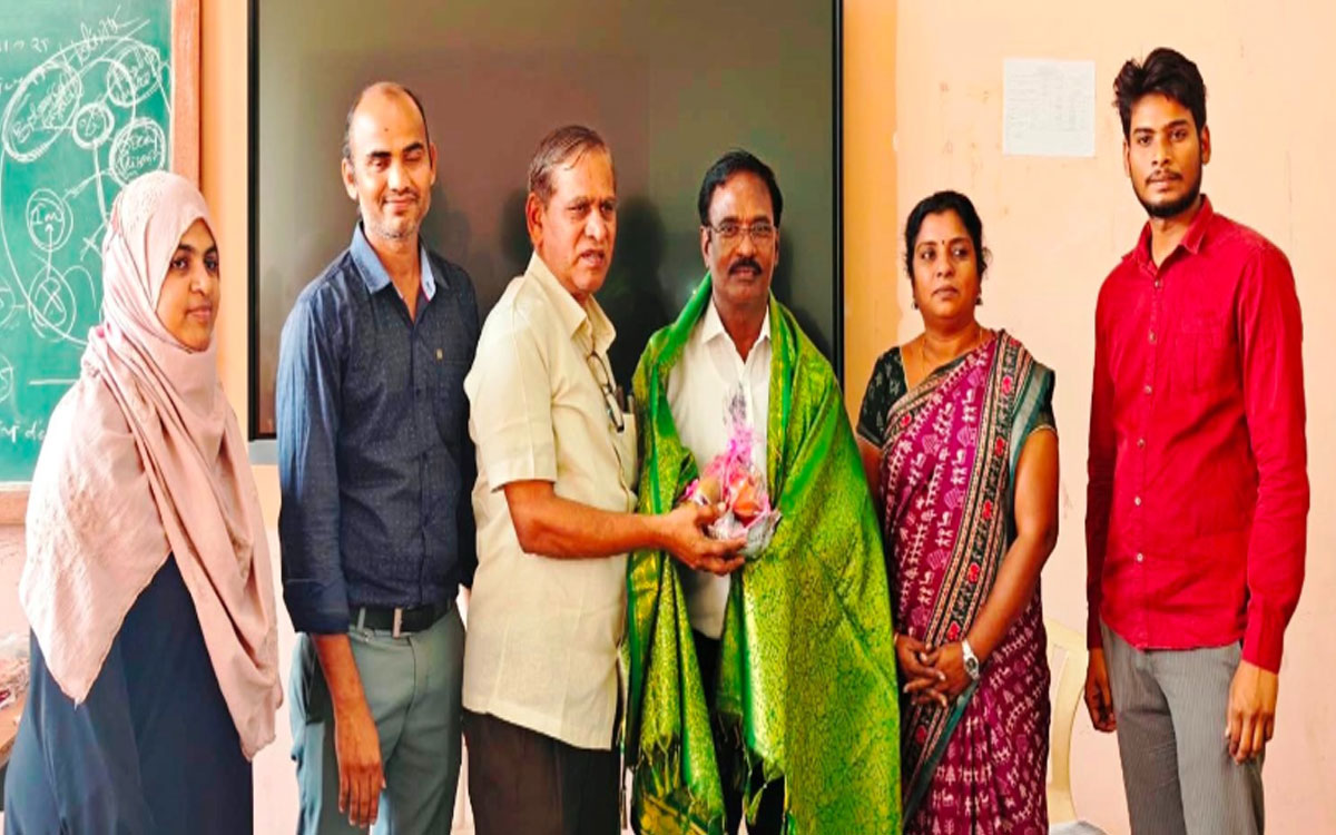 ‘ఉపాధ్యాయ వృత్తిలో విశిష్ట సేవలకు గుర్తింపే రాష్ట్రస్థాయి పురస్కారం’