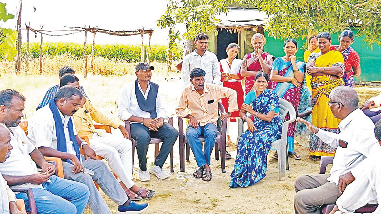 దళిత సర్పంచ్‌పై కుల వివక్ష