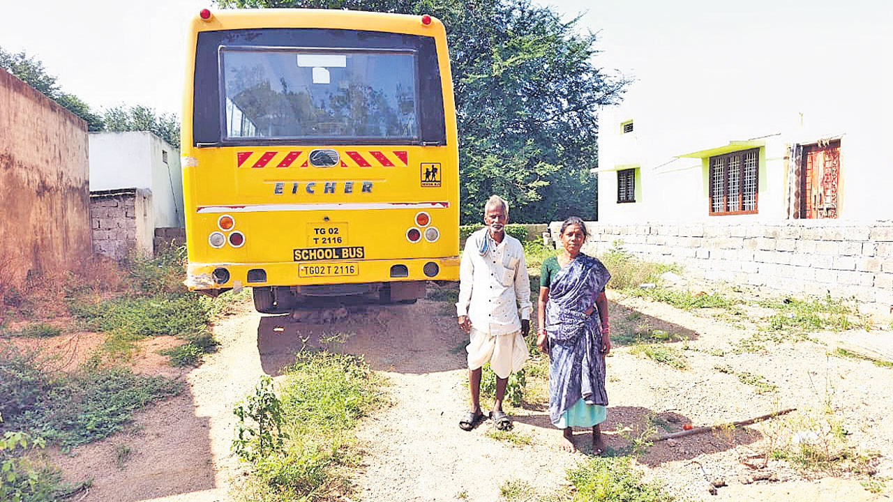 ఇల్లు కూల్చాక ‘ఇందిరమ్మ’ మొండిచేయి!