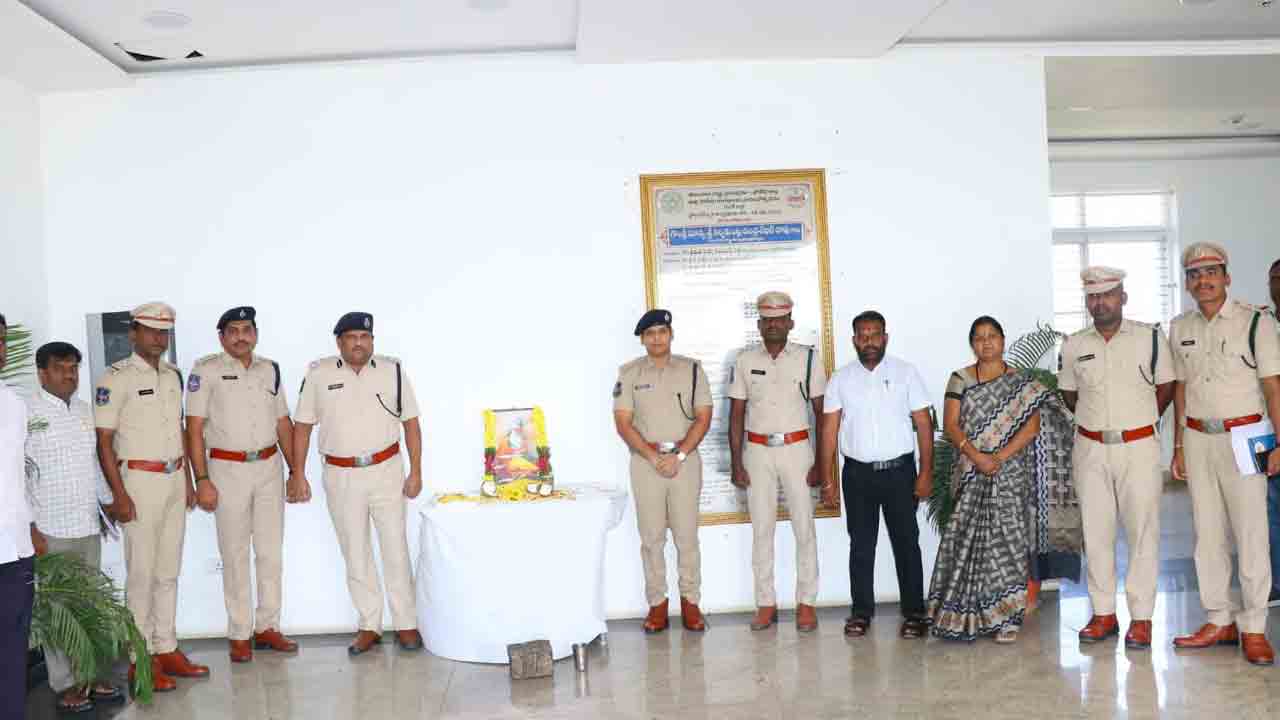 మహర్షి వాల్మీకి జీవితం ఆదర్శనీయం : ఎస్పీ డి.వి. శ్రీనివాసరావు