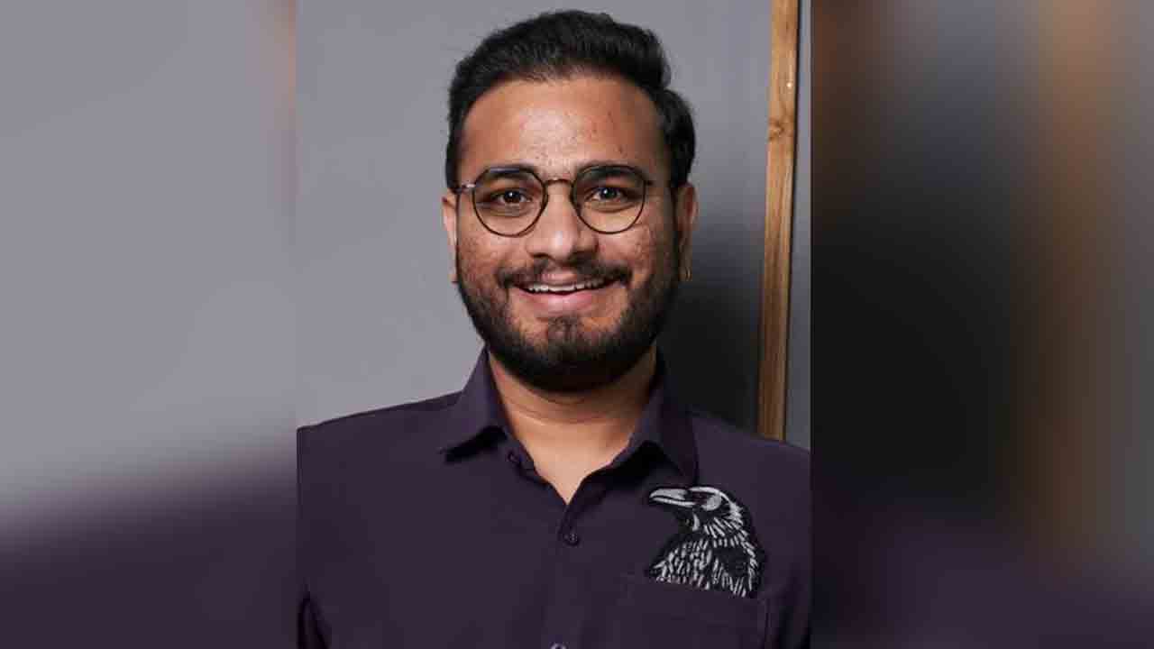 ఉద్యమ నేపథ్య ప్రేమకథతో?