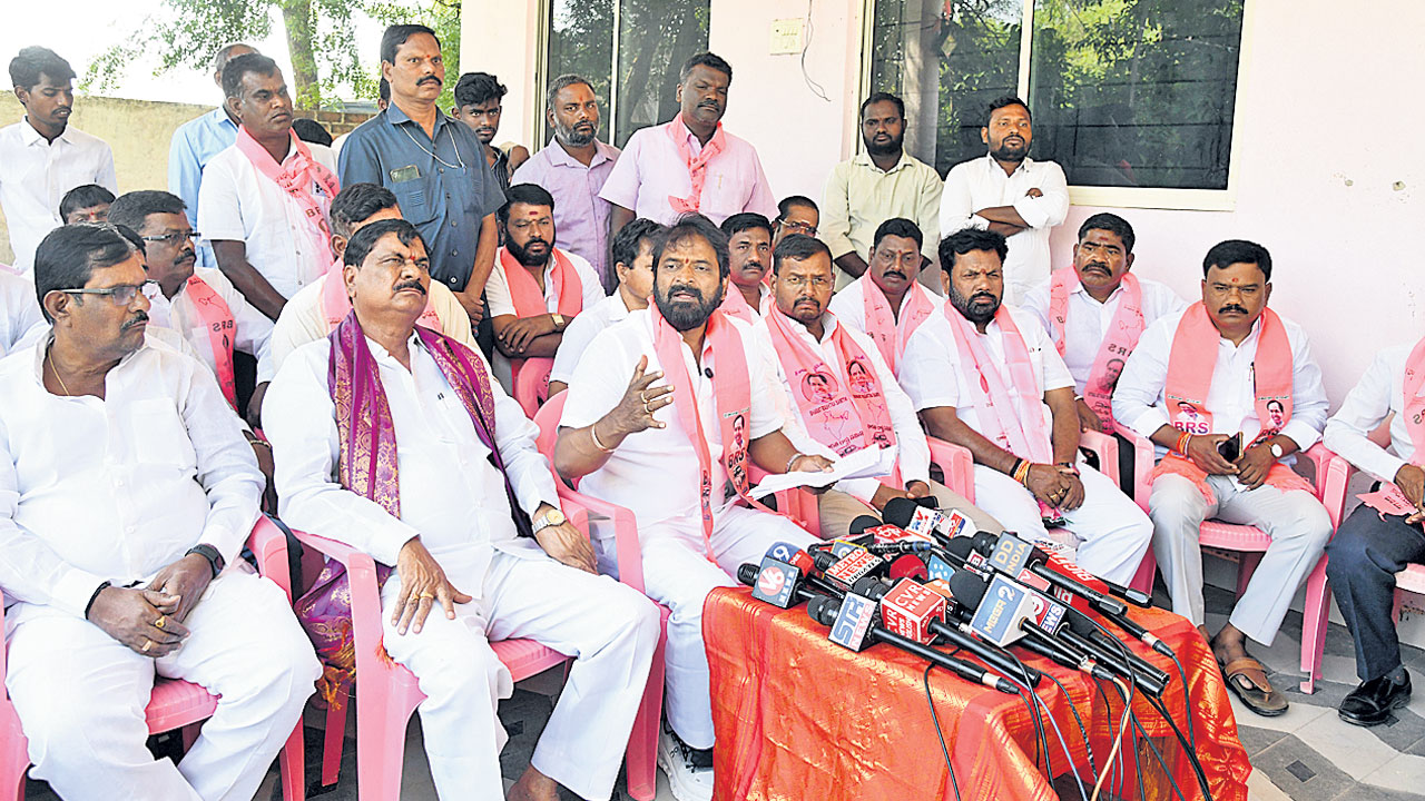 ఎండిన పంటలకు సర్కార్‌దే బాధ్యత