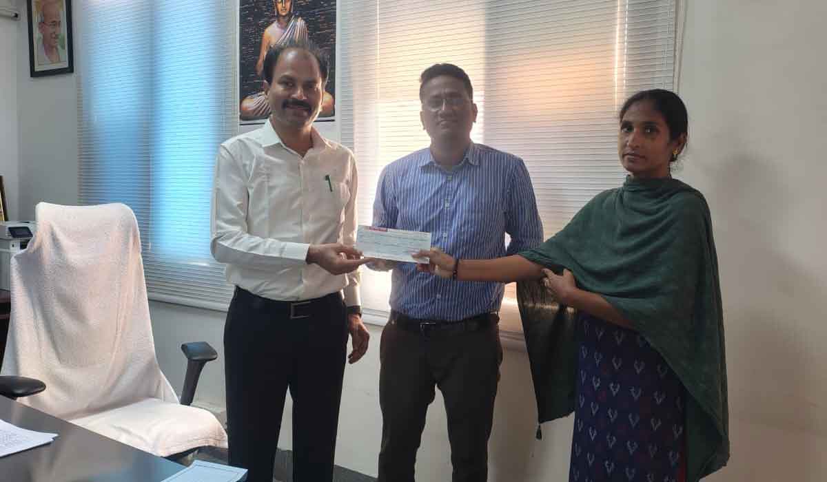 Gayatri Bank | ఆపద సమయాల్లో బాధిత కుటుంబానికి బీమాతో ఆర్థిక సాయం.. డీఆర్‌డీవో శ్రీను