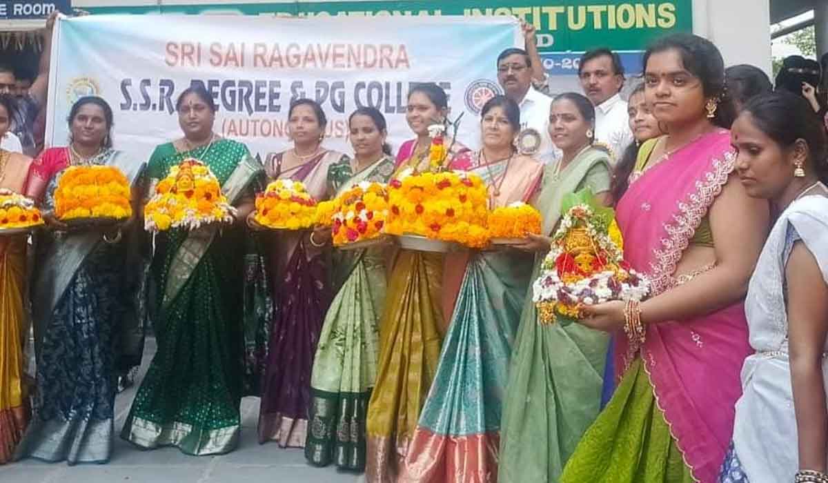 Nizamabad | ఎస్‌ఎస్‌ఆర్‌లో అంబరాన్నంటిన బతుకమ్మ సంబరాలు