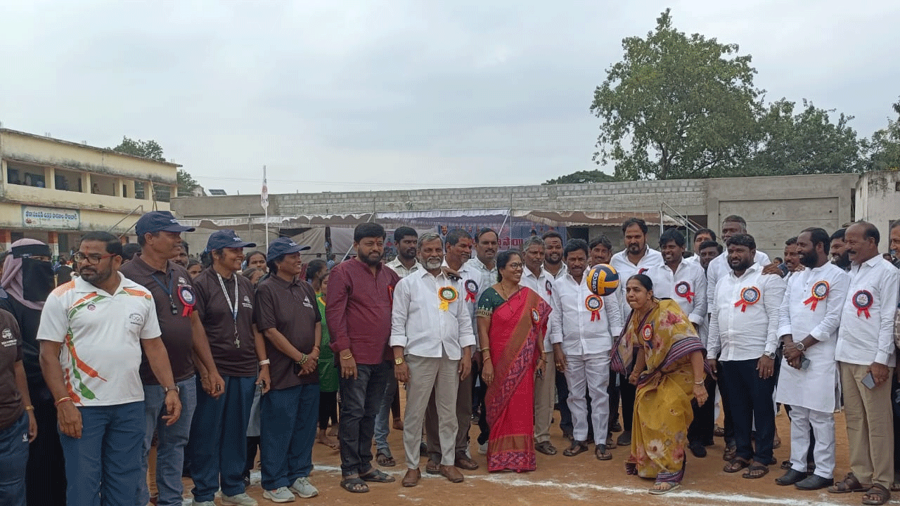 క్రీడల్లో గెలుపోటములు సహజం : ఎమ్మెల్యే సునీత లక్ష్మారెడ్డి