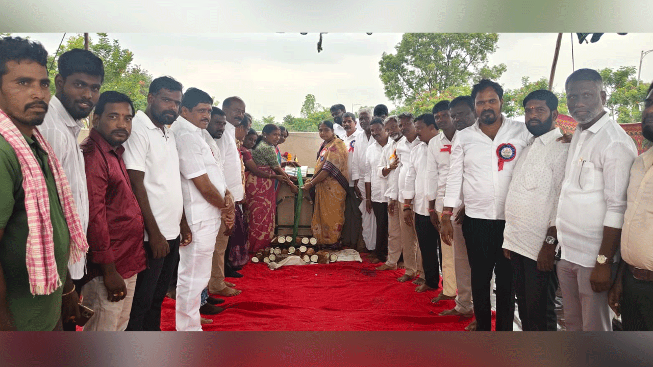 రైతులకు ఇబ్బంది లేకుండా ధాన్యం కొనుగోలు చేయాలి : ఎమ్మెల్యే సునీత లక్ష్మారెడ్డి