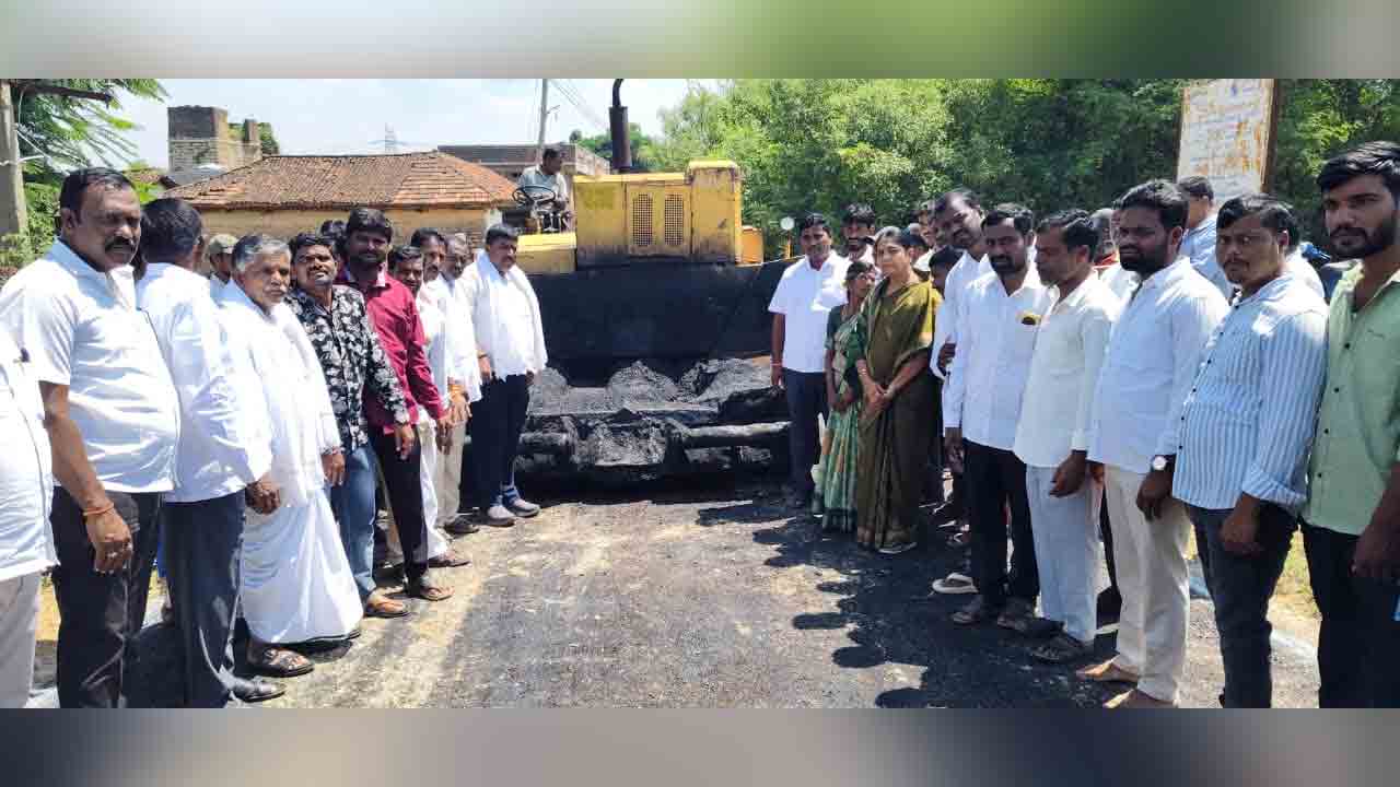 Sunitha Lakshma Reddy | బీటీ రోడ్డు పనులు ప్రారంభించిన ఎమ్మెల్యే సునీత లక్ష్మారెడ్డి