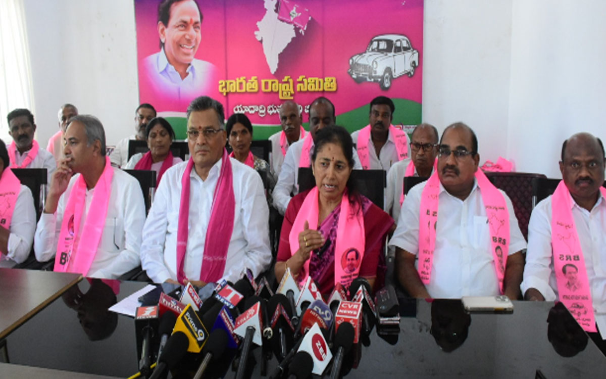 ప్రజల వద్దకే పాలన కోసం జిల్లాలు ఏర్పాటు : గొంగిడి సునీతామహేందర్ రెడ్డి