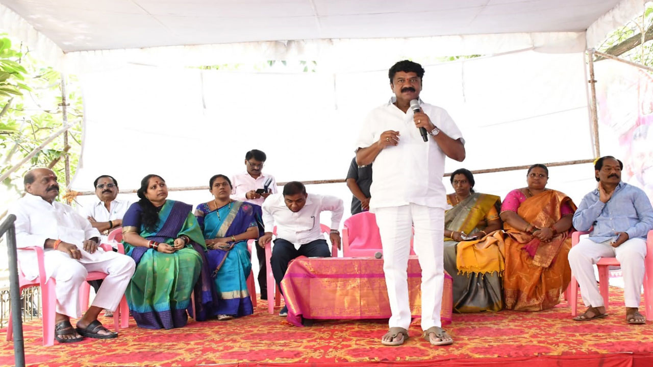 గ్రాడ్యుయేట్‌ ఓటు నమోదులో ఈసీ నిర్లక్ష్యం