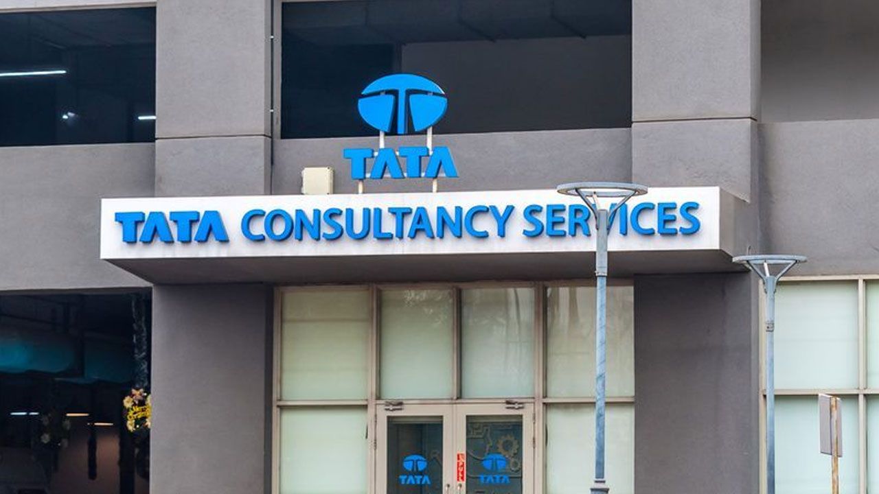 TCS: గ్రీన్ కార్డు చ‌ర్య‌లు ప్ర‌భావం చూప‌వు.. 15వేల మందిని రిక్రూట్ చేసుకుంటాం: టీసీఎస్‌