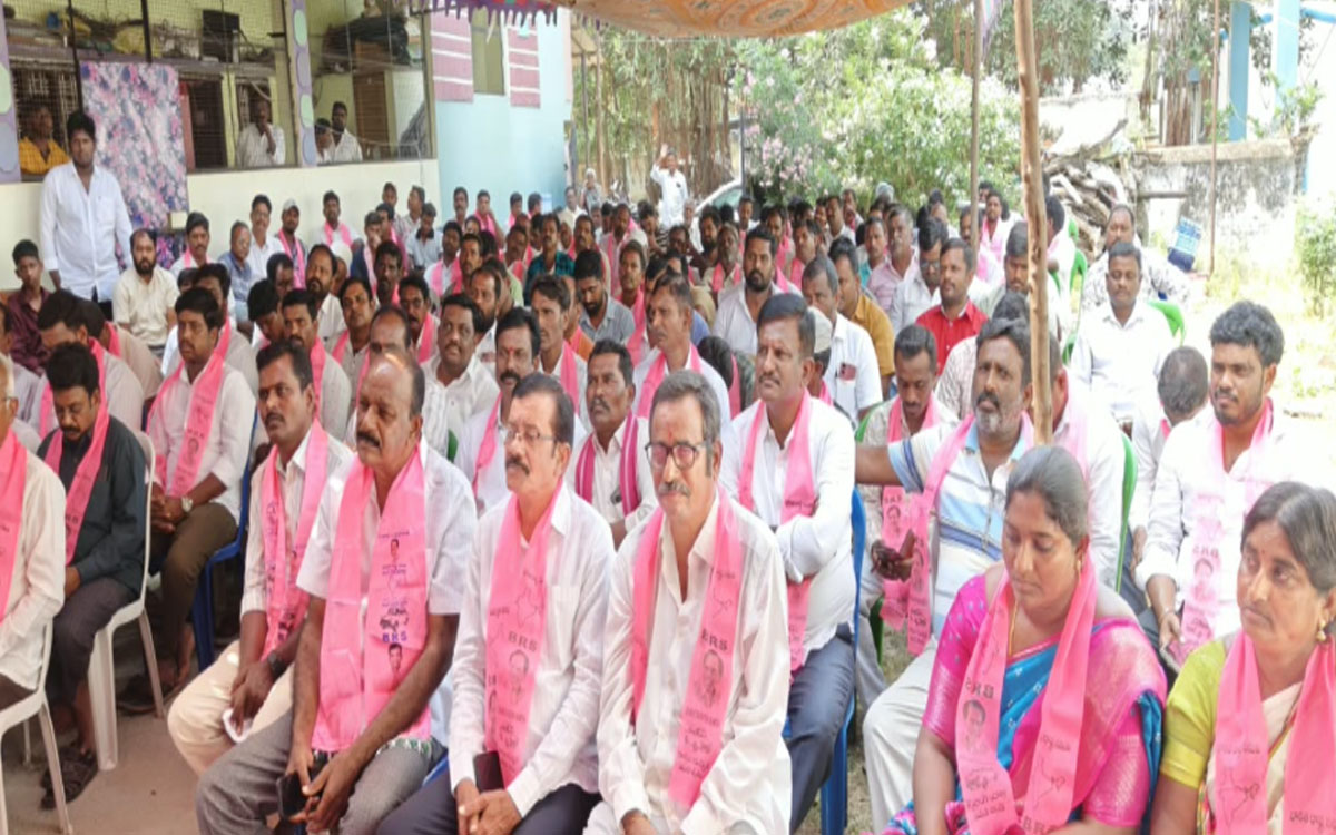 ఏనుగుల రాకేశ్రెడ్డి గెలుపునకు అంతా కృషి చేయాలి : మాజీ ఎమ్మెల్యే గాదరి కిశోర్ కుమార్
