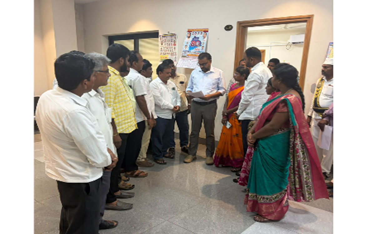 చెరువు అలుగు నీటిని మళ్లించొద్దు… పైప్‌లైన్ అనుమతిని రద్దు చేయాలి