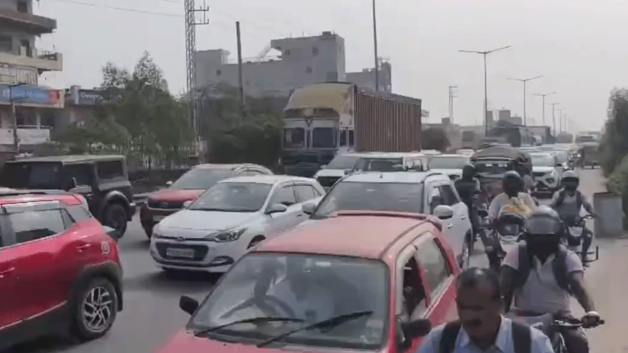 Heavy traffic jam | హైదరాబాద్ ‌– విజయవాడ జాతీయ రహదారిపై భారీగా ట్రాఫిక్ జామ్