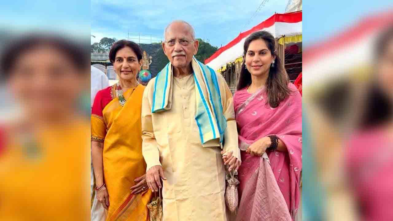 Upasana Konidela | తాతతో కలిసి తిరుమల శ్రీవారిని దర్శించుకున్న ఉపాసన కొణిదెల!