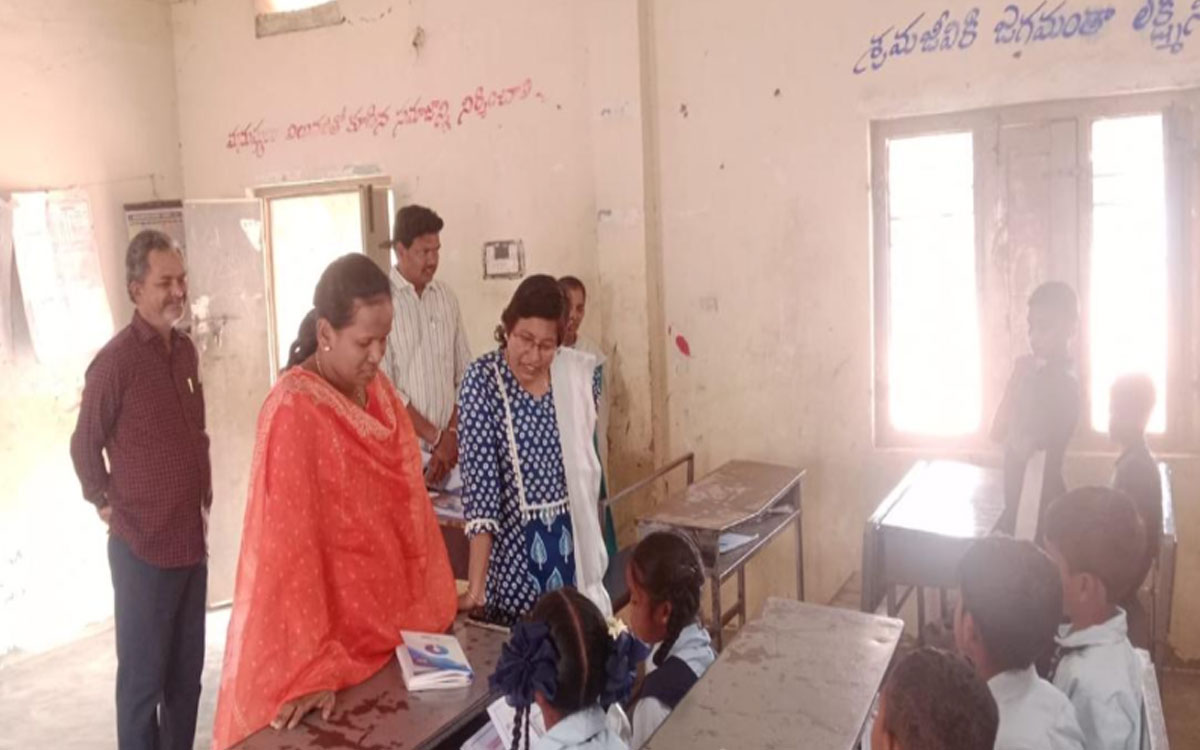 వసతి గృహాల్లో పరిశుభ్రతను పాటించాలి : ఐటీడీఏ డిప్యూటీ డైరెక్టర్ చందన