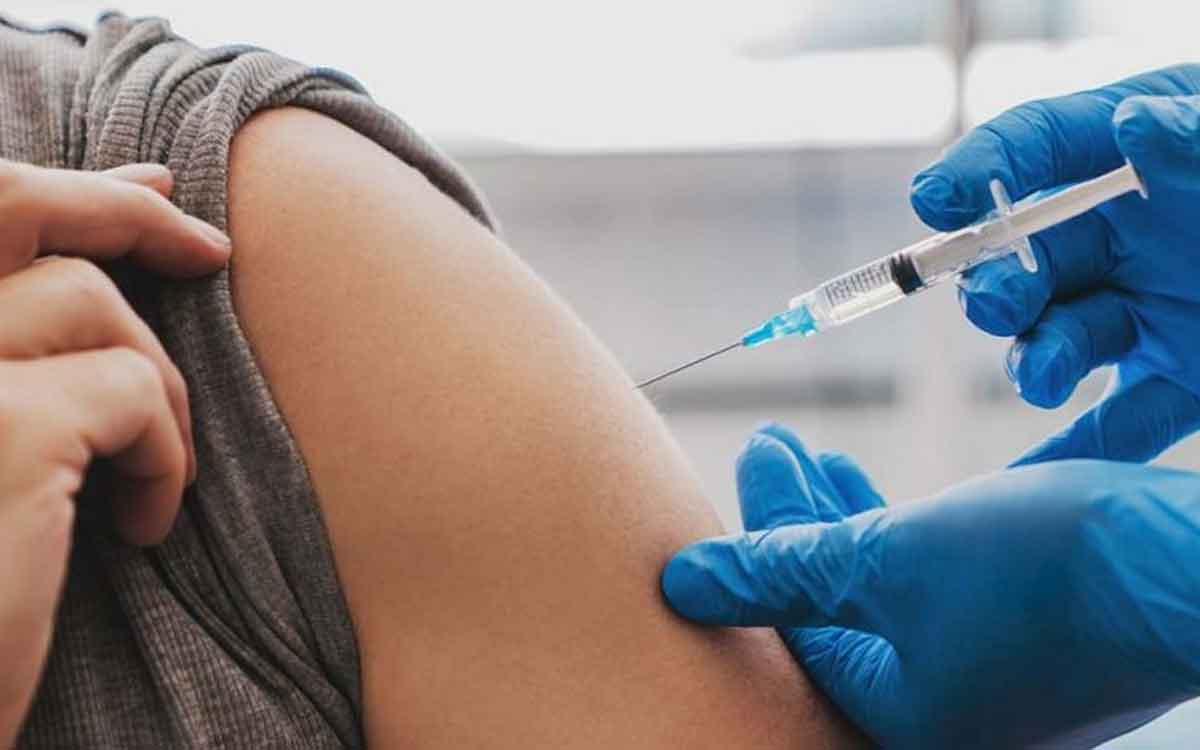 Vaccine | శీతాకాలంలో వీరికి శ్వాస‌కోశ స‌మ‌స్య‌ల ముప్పు ఎక్కువ‌.. టీకా తీసుకోవాలంటున్న వైద్యులు..