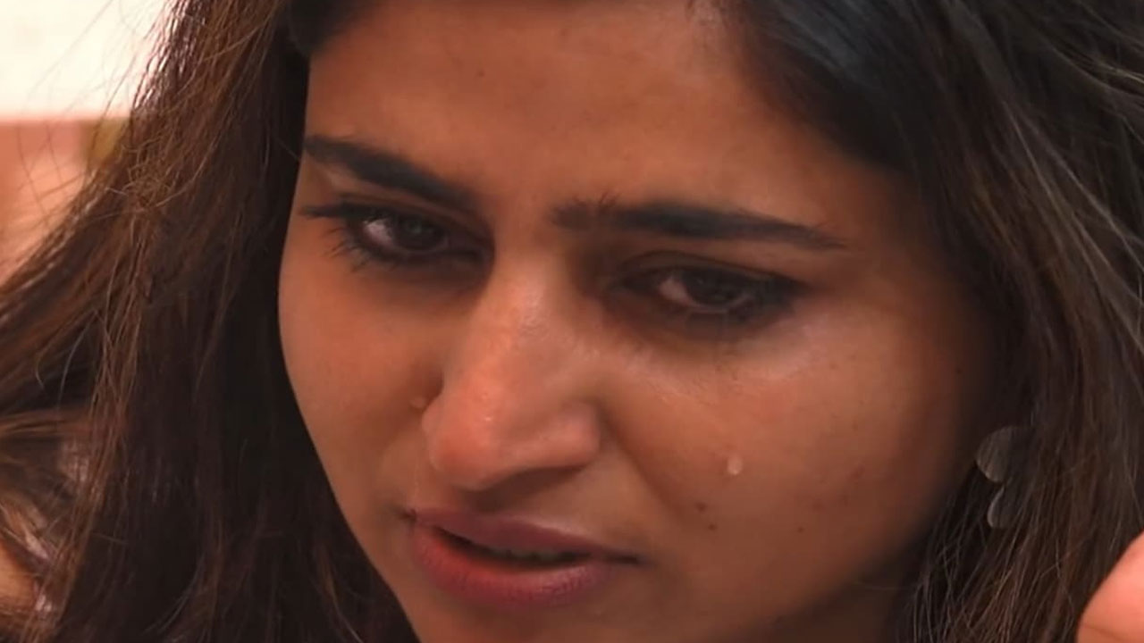 Bigg Boss 10 | బిగ్‌బాస్ హౌస్‌లో వర్షిణి ఎమోషనల్.. ముకేశ్‌తో తన బంధంపై అసలు విషయం రివీల్‌