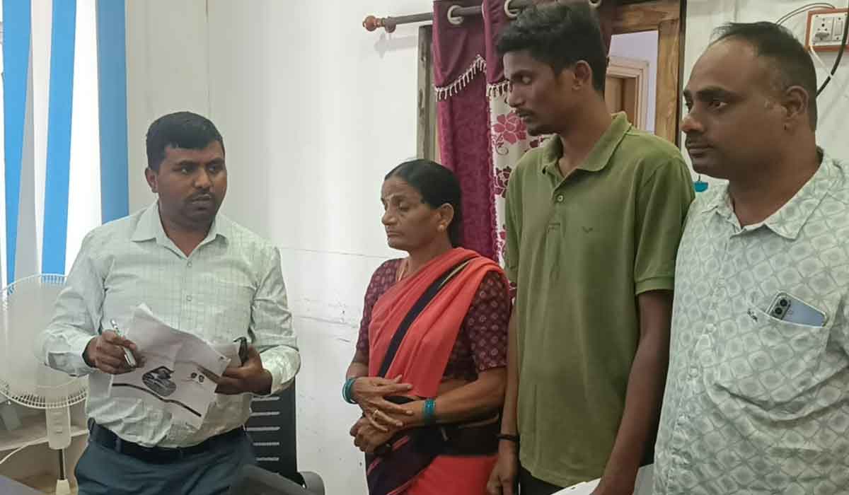 Sircilla | సిరిసిల్లలో తప్పుడు ఫిర్యాదుతో ఇందిరమ్మ ఇంటిని ఆపేశారు.. న్యాయం చేయాలని బాధితురాలి వేడుకోలు