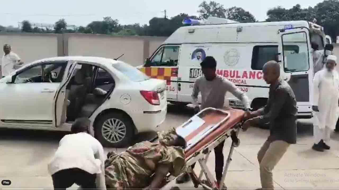Bus Accident | బ‌స్సు ప్ర‌మాద బాధితుల ప‌ట్ల ఆస్ప‌త్రి సిబ్బంది నిర్ల‌క్ష్యం చూడండి.. వీడియో