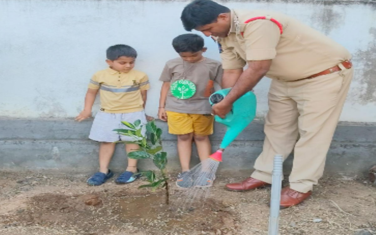 ‘విశ్వామిత్ర సేవలు అభినందనీయం’