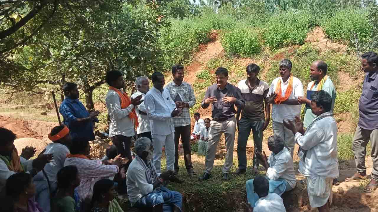 ఉపాధి హామీ కూలీలకు నీటి సౌకర్యం కల్పించాలి : డీపీవో యాదయ్య