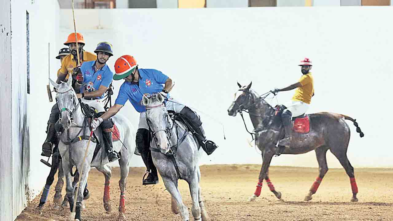 ఫైనల్‌కు టైగర్స్‌, ఆర్టిస్ట్స్‌