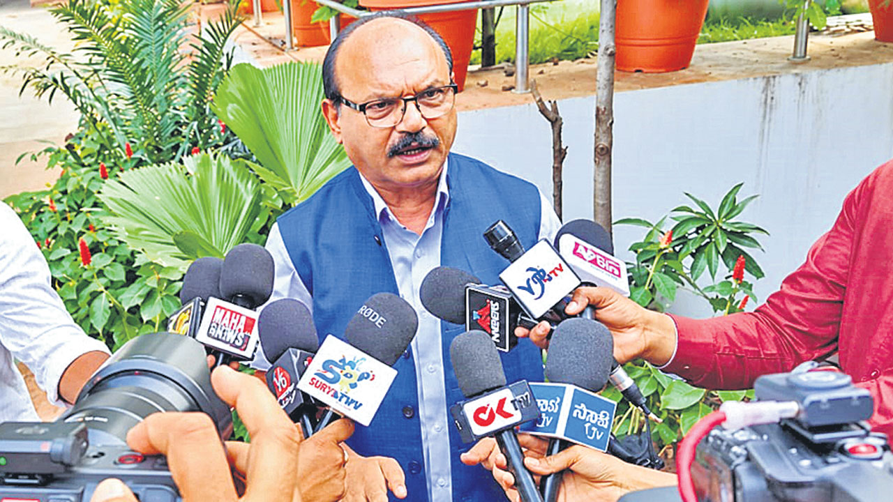 మేడిగడ్డ కూలుతుందనేది అబద్ధం