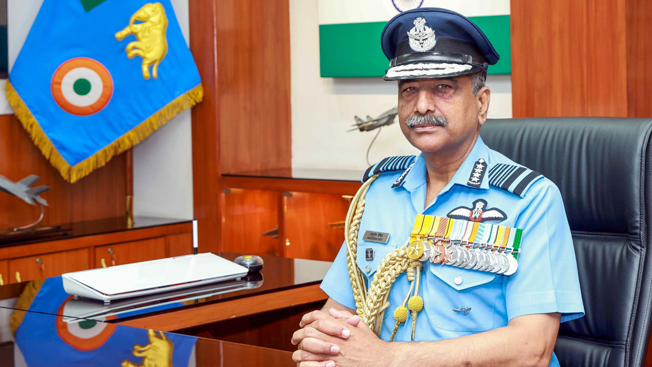 ఐఏఎఫ్‌ కొత్త చీఫ్‌గా అశుతోష్‌ దీక్షిత్‌